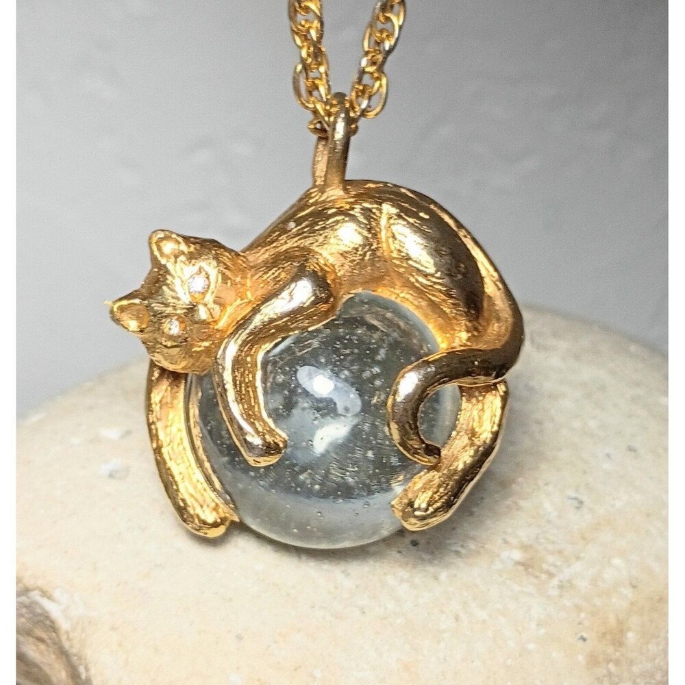 Vintage Cat on Pool of Light Pendant Necklace Gold Tone Crystal Ball Magic Orb - Picture 1 of 9
